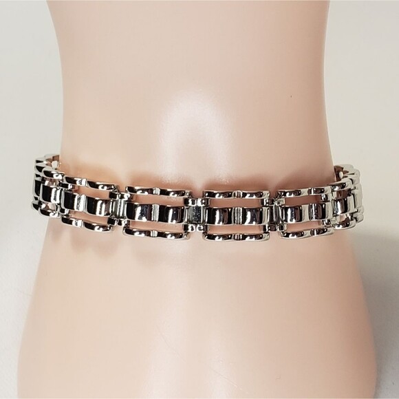 Monet Silver Link stylish Bracelet - Picture 1 of 6